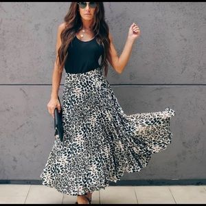 Vici Collection dash pleated leopard midi skirt